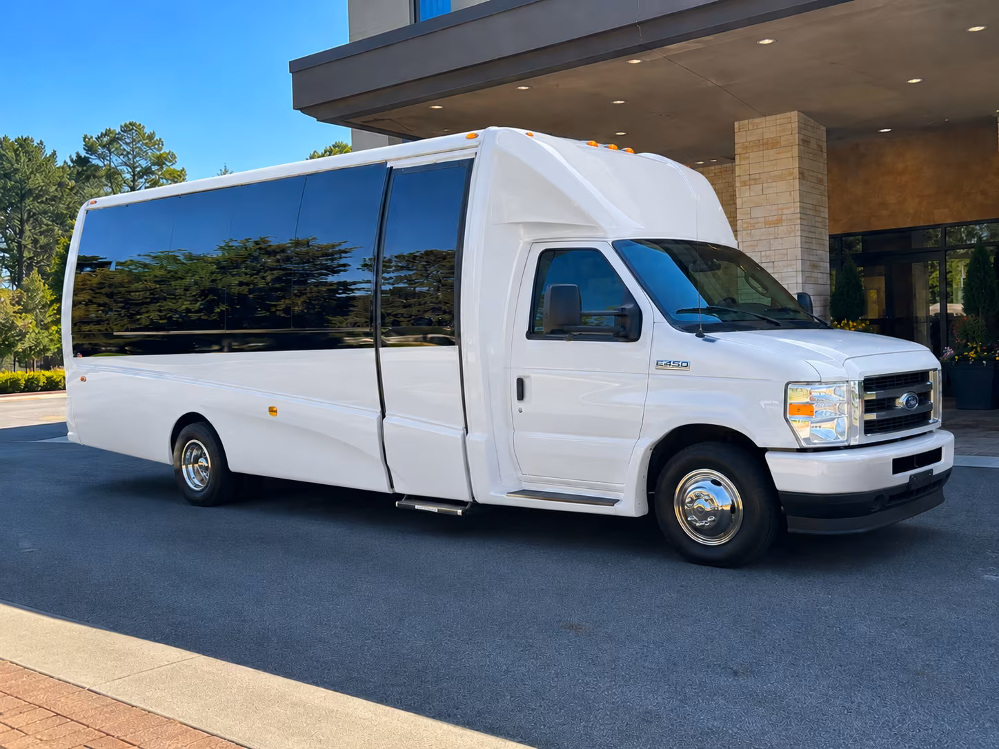 corporate airport transfer buses to and from lake charles regional airport