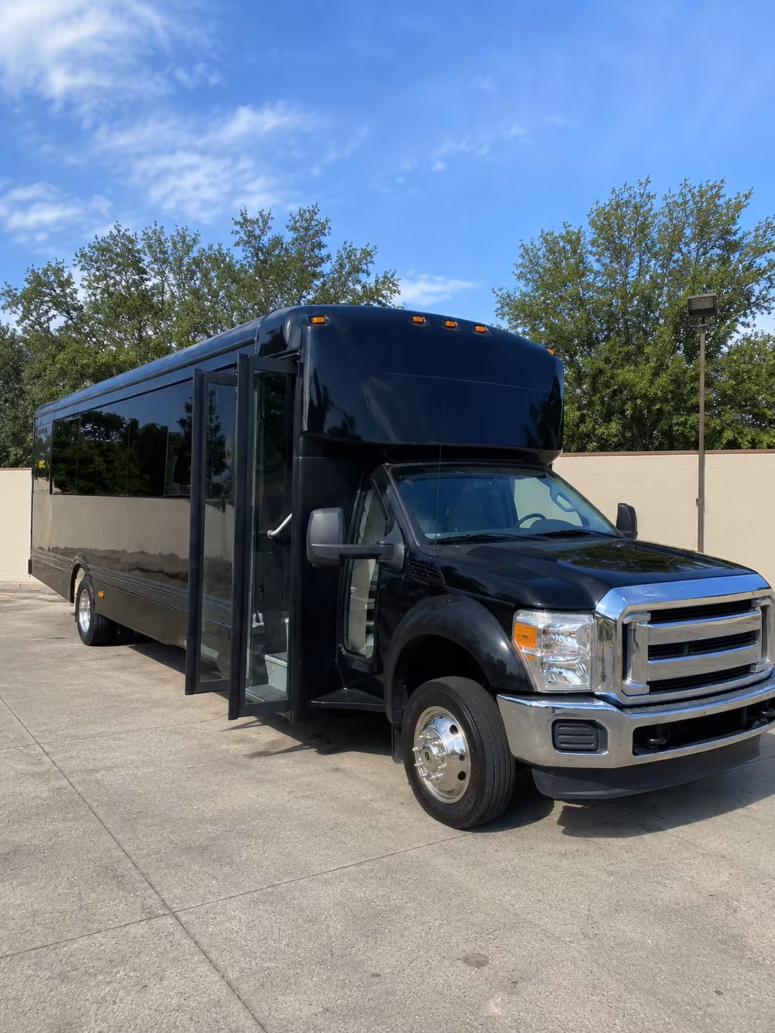 lake charles 20 passenger party bus